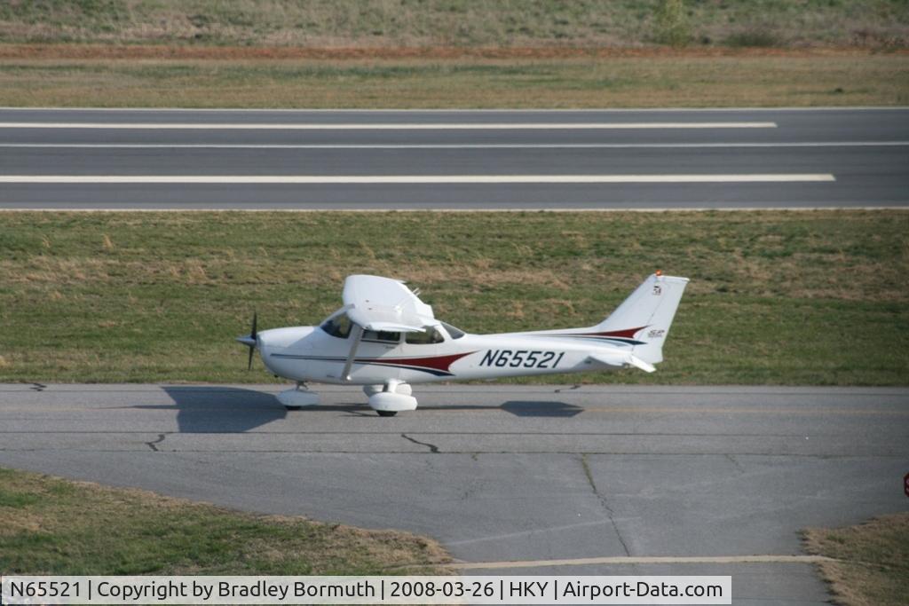 N65521, 2004 Cessna 172S C/N 172S9722, A great day to take pictures.