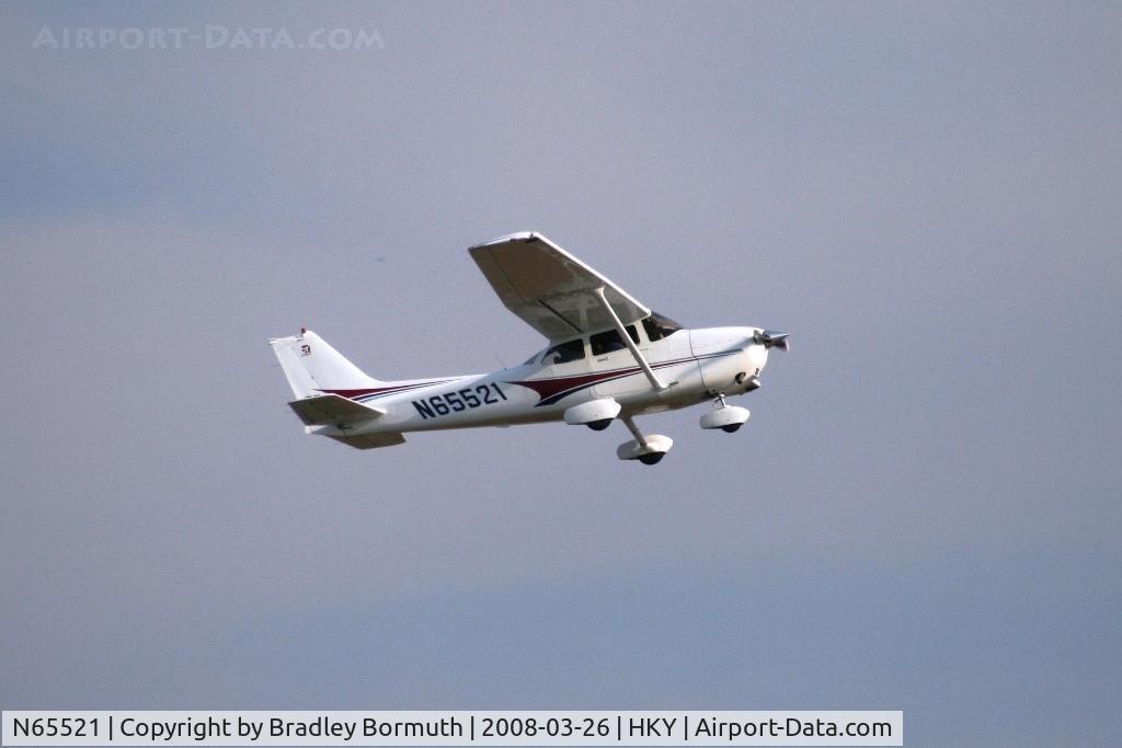 N65521, 2004 Cessna 172S C/N 172S9722, A great day to take pictures.