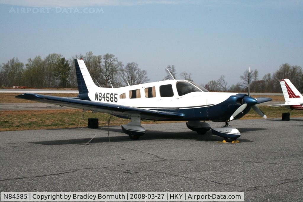 N84585, 1981 Piper PA-32-301 Saratoga C/N 32-8206005, A great day to take pictures.