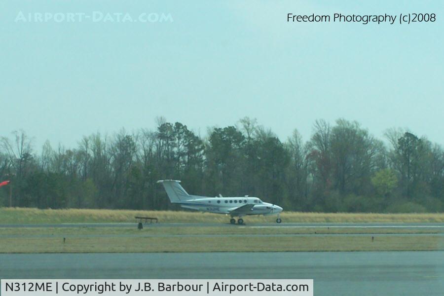 N312ME, 1982 Beech B200C King Air C/N BL-46, Some pratice touch and go's.  Location withheld
