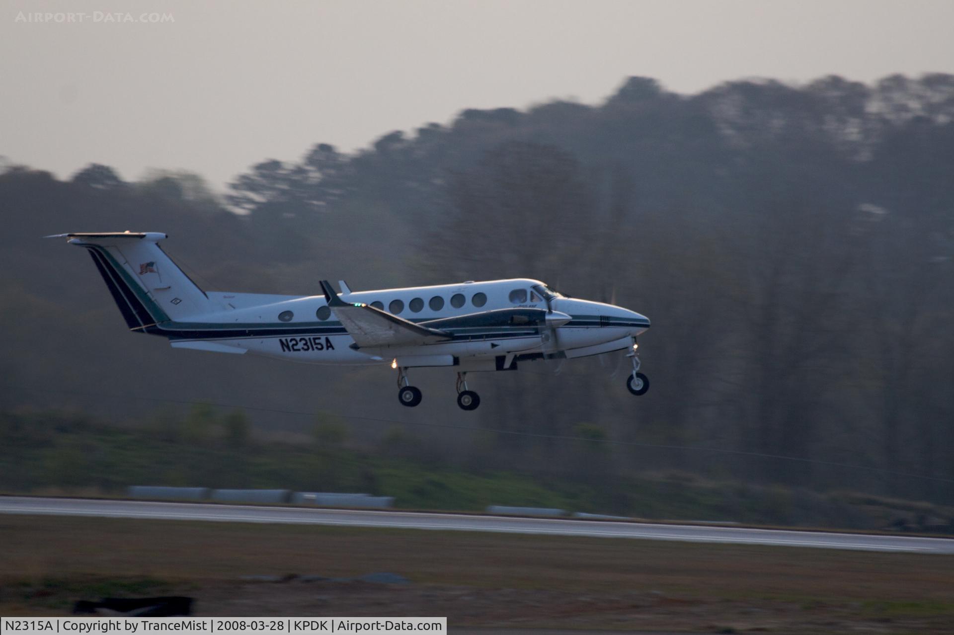 N2315A, 1997 Raytheon Aircraft Company B300 C/N FL-171, Morning PDK Departure