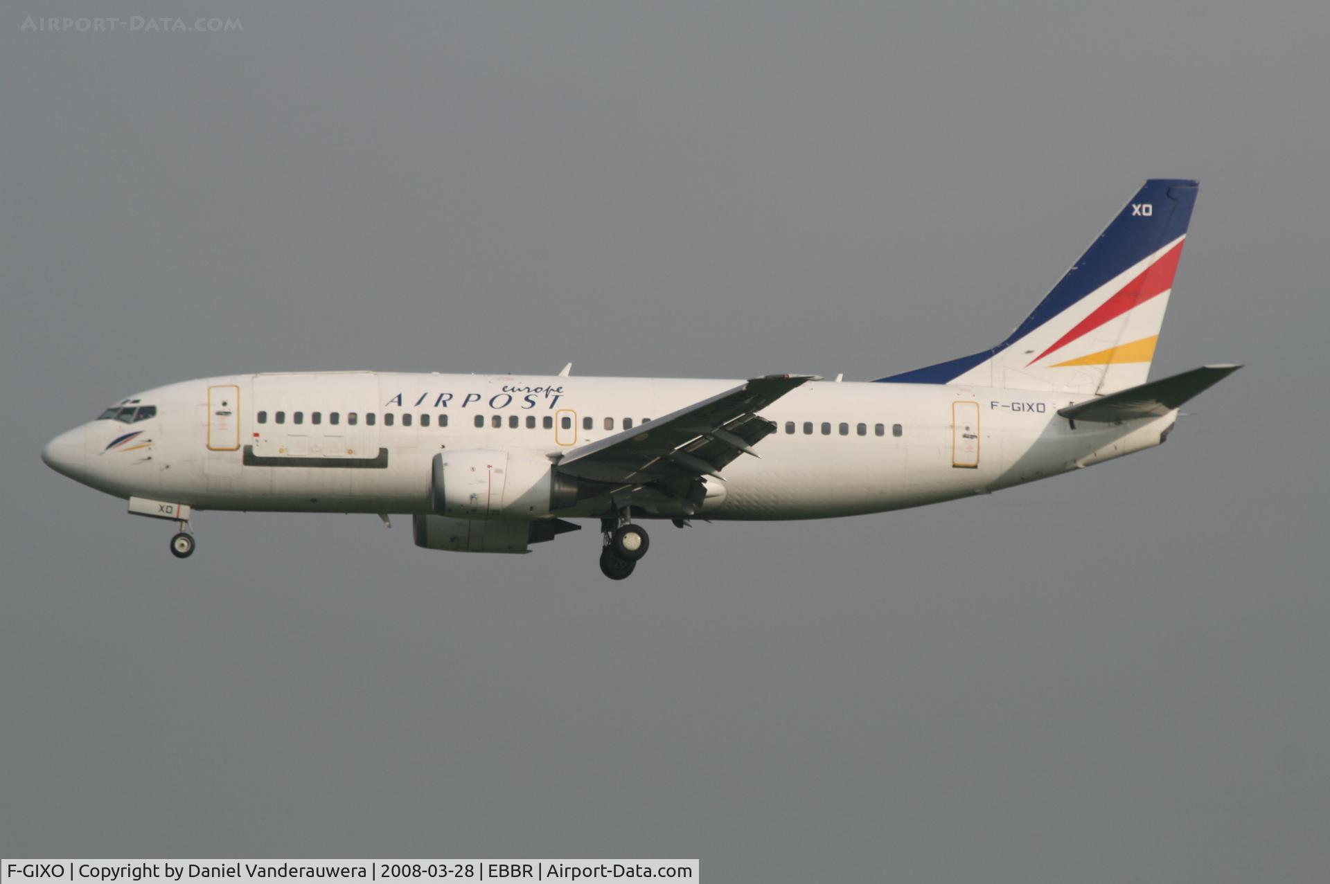 F-GIXO, 1988 Boeing 737-3Q8CF C/N 24132, arrival of flight SN3630 to rwy 25L