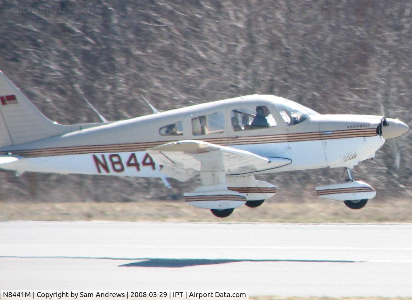 N8441M, 1981 Piper PA-28-181 C/N 28-8290016, Almost down.  My feet weren't shifting properly so I cut his tail off.