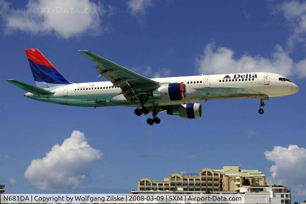 N681DA, 1993 Boeing 757-232 C/N 26957, visitor