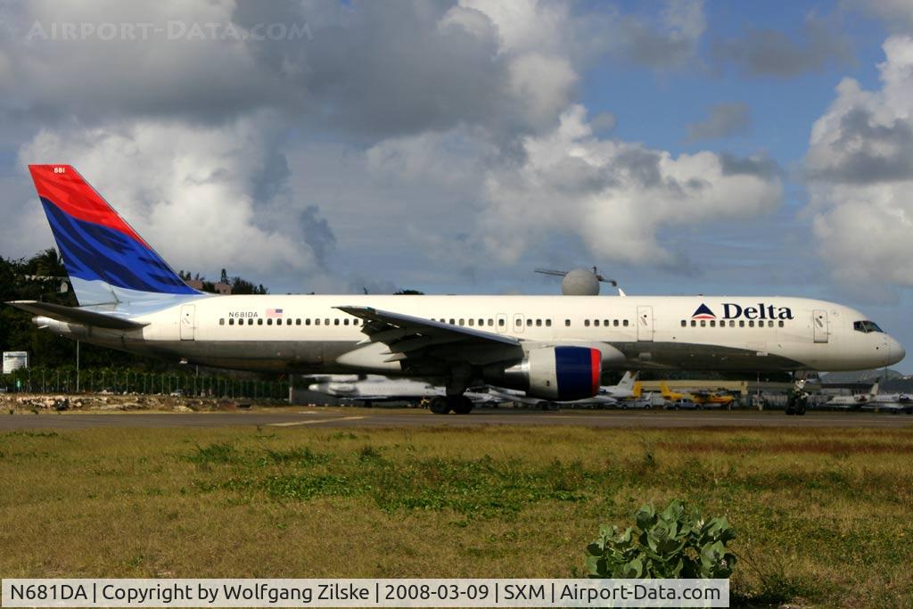 N681DA, 1993 Boeing 757-232 C/N 26957, visitor