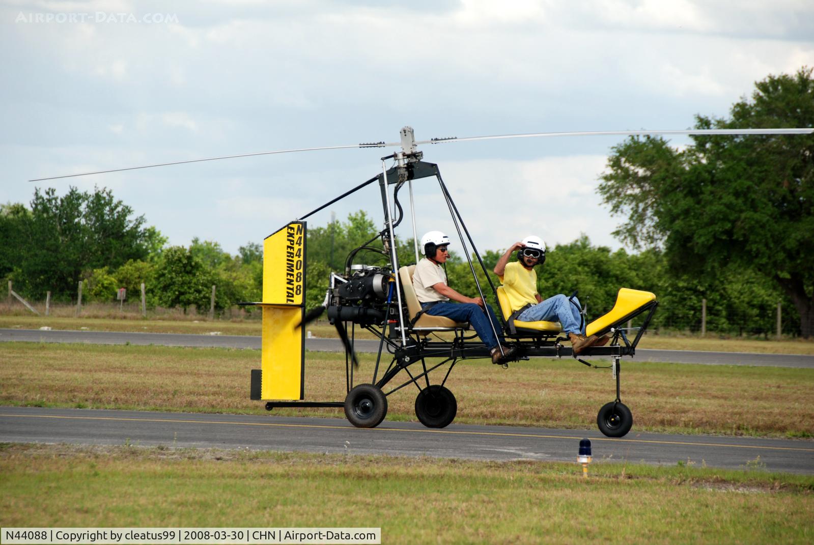 N44088, 2004 Seace David A GYROPLANE C/N DAS 2, Taxi for Runup