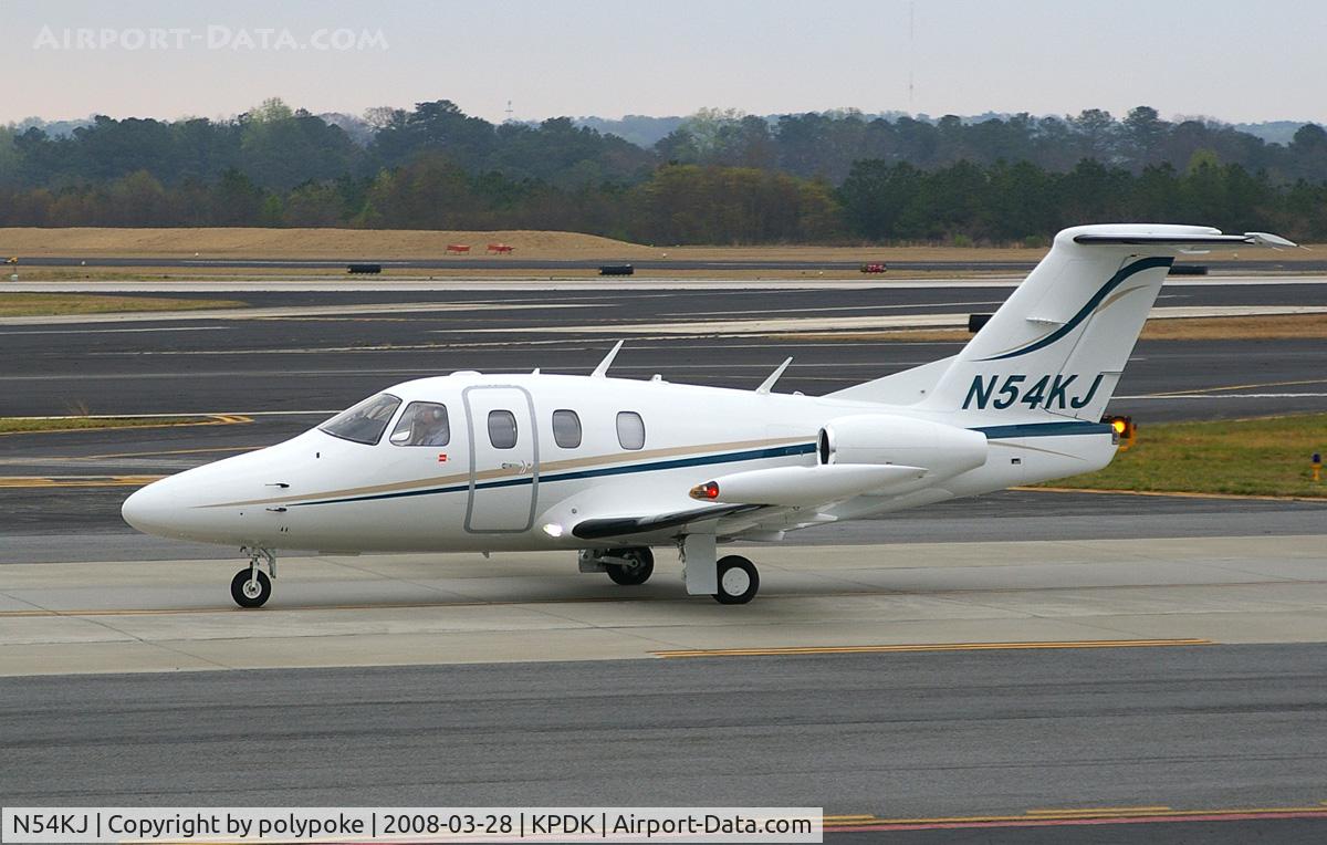 N54KJ, 2007 Eclipse Aviation Corp EA500 C/N 000091, N54KJ taxiing to Epps Aviation at Peachtree-De Kalb County, Georgia.