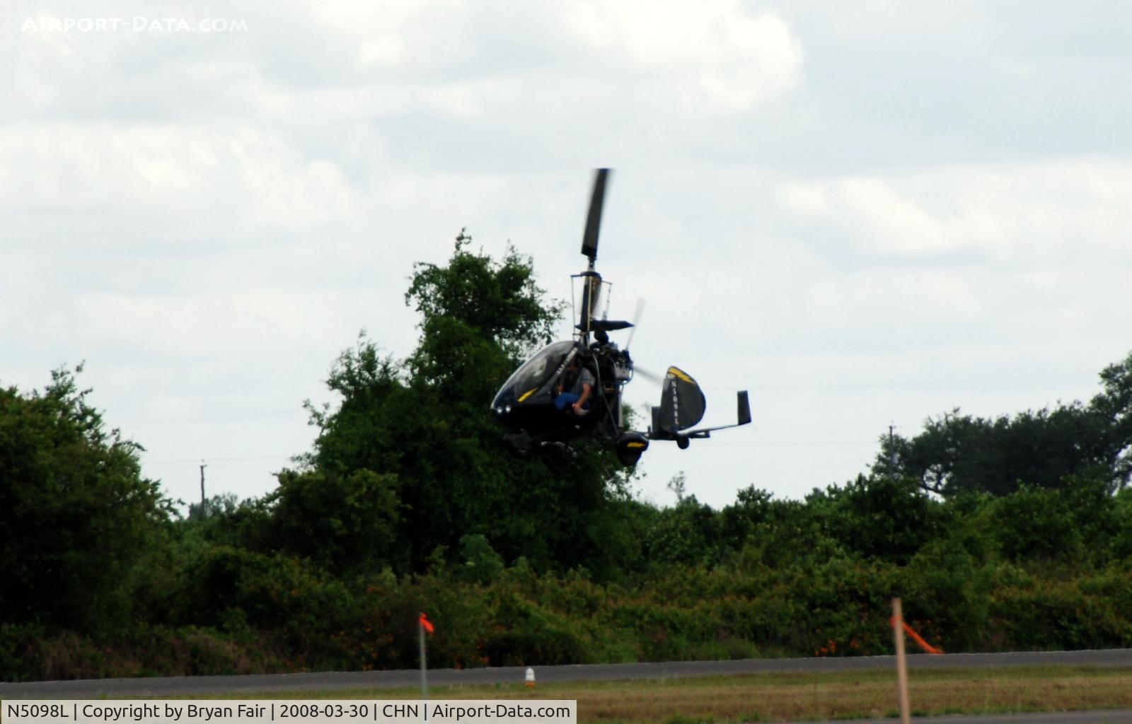N5098L, 2000 RAF 2000 GTX SE C/N H2-95-6-154, In Flight Over Runway