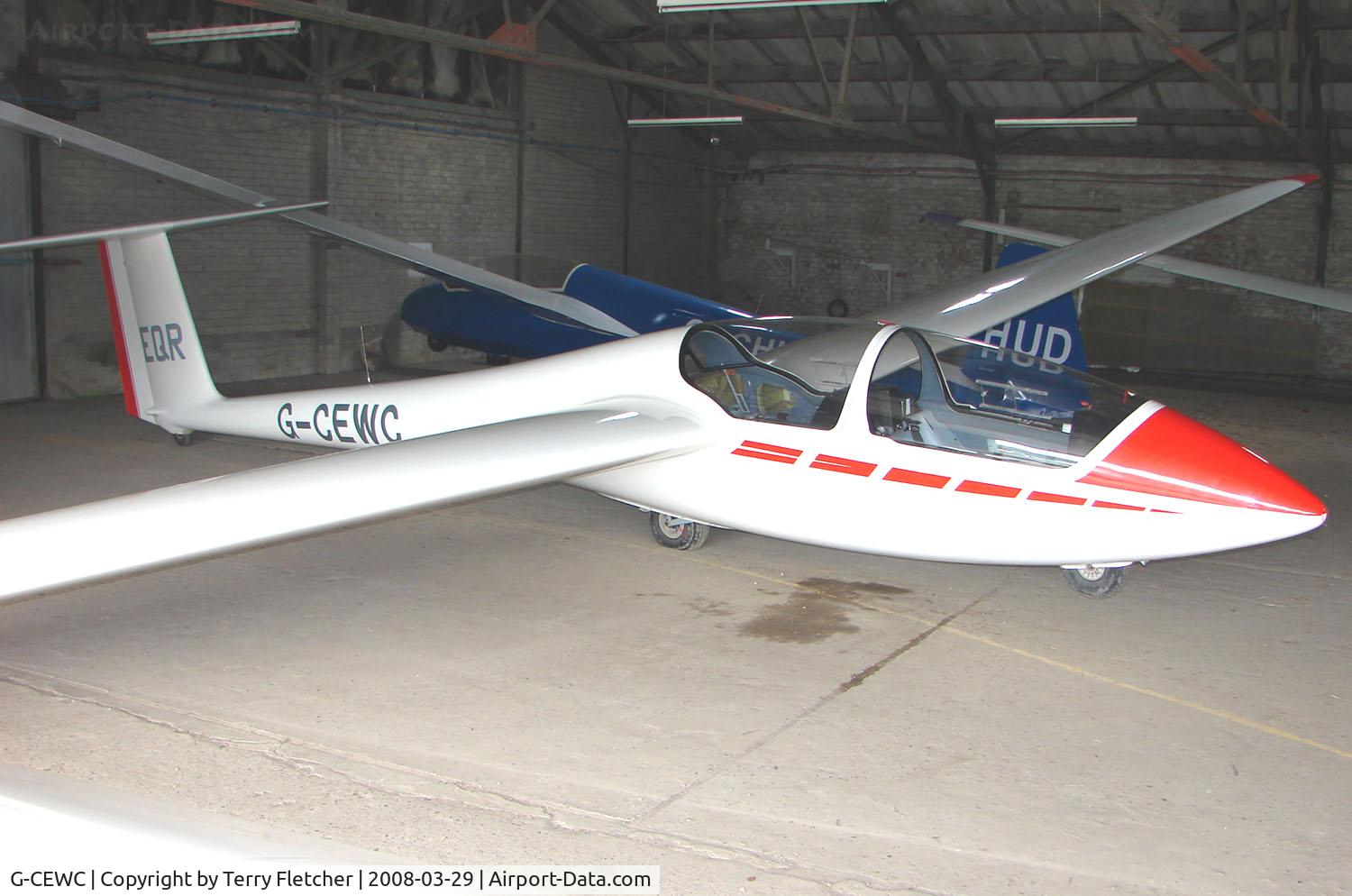 G-CEWC, 1983 Schleicher ASK-21 C/N 21157, Gliders at the London Gliding Club at Dunstable Downs