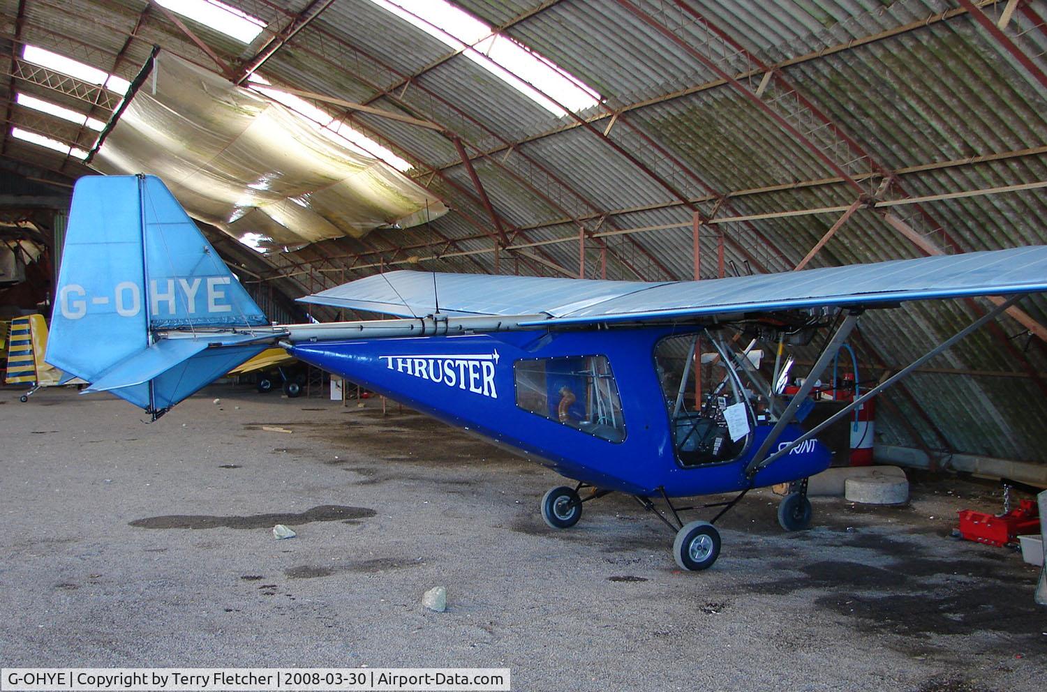 G-OHYE, 2004 Thruster T600N 450 C/N 0042-T600N-098, One aircraft at the friendly Enstone Airfield in Oxfordshire