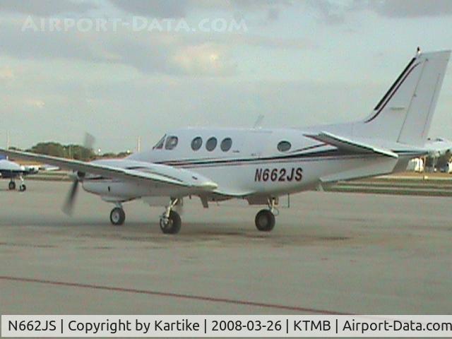 N662JS, 1976 Beech E-90 King Air C/N LW-176, At Tamiami Airport (KTMB)