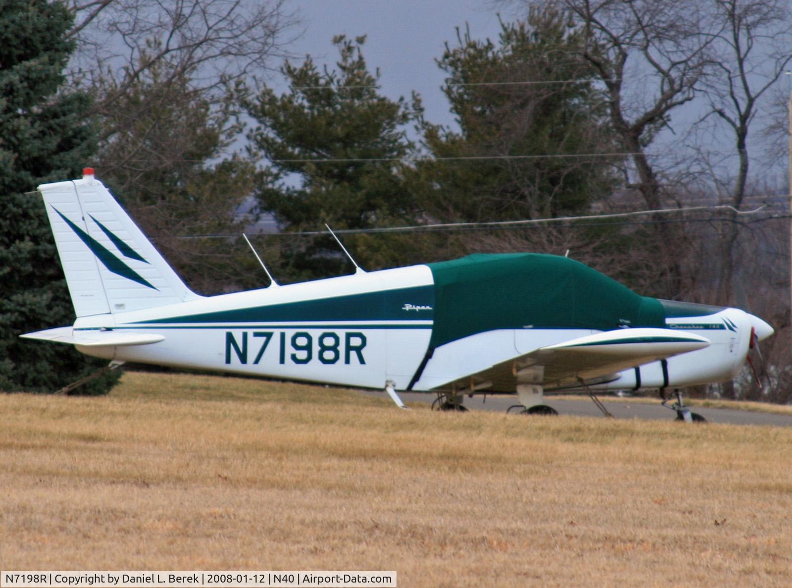 N7198R, 1966 Piper PA-28-140 C/N 28-21912, Oldie but goodie at Pittstown.