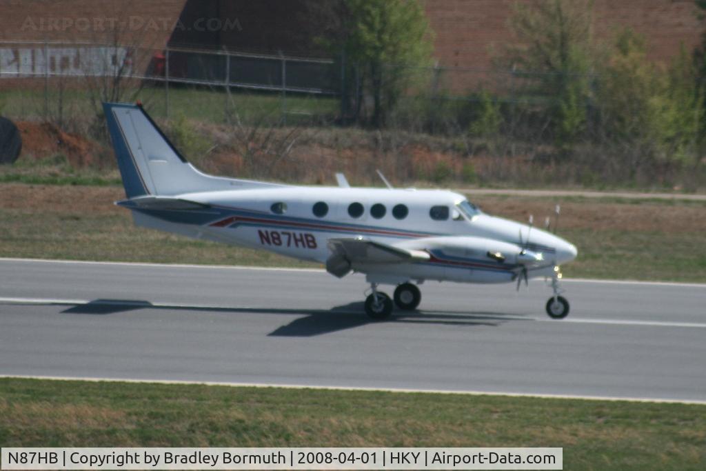 N87HB, 1990 Beech C90A King Air C/N LJ-1251, A great day to take pictures.