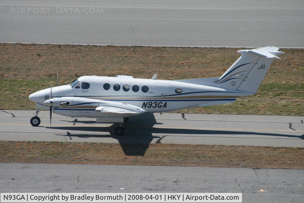 N93GA, 1986 Beech 300 C/N FA-93, A great day to take pictures.