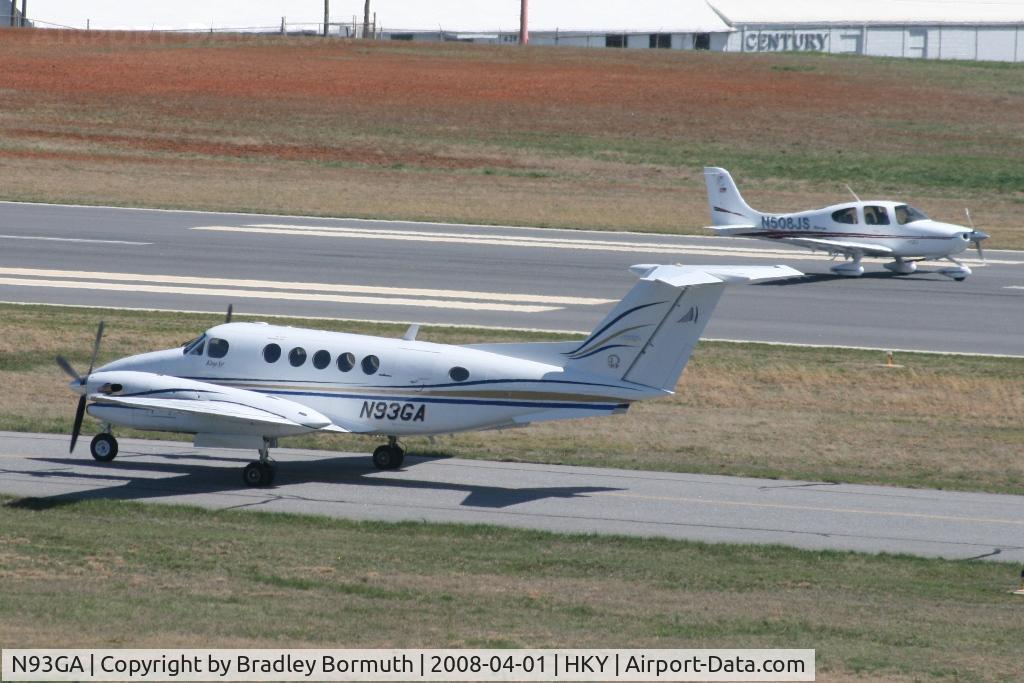N93GA, 1986 Beech 300 C/N FA-93, A great day to take pictures.