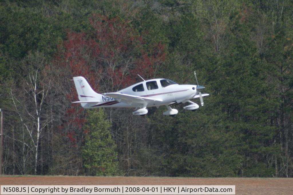 N508JS, 2002 Cirrus SR20 C/N 1170, A great day to take pictures.