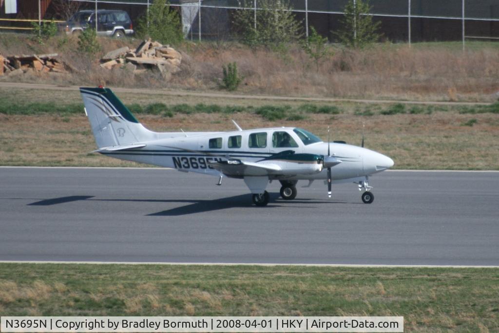 N3695N, 1980 Beech 58 Baron C/N TH-1192, A great day to take pictures.
