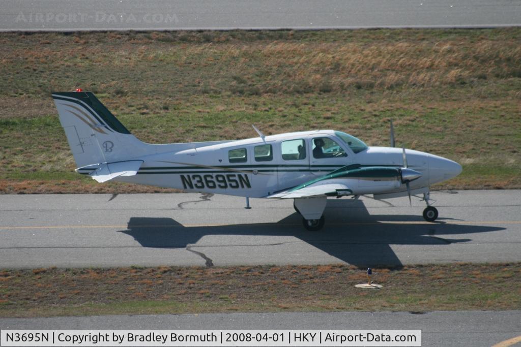 N3695N, 1980 Beech 58 Baron C/N TH-1192, A great day to take pictures.