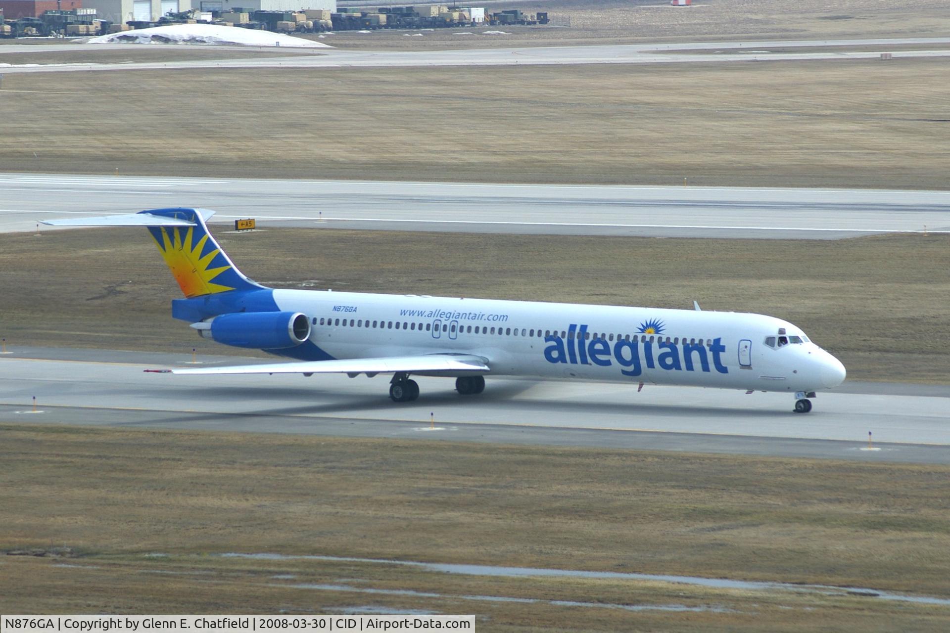 N876GA, 1995 McDonnell Douglas MD-83 (DC-9-83) C/N 53469, Taxiing to Runway 9 for departure