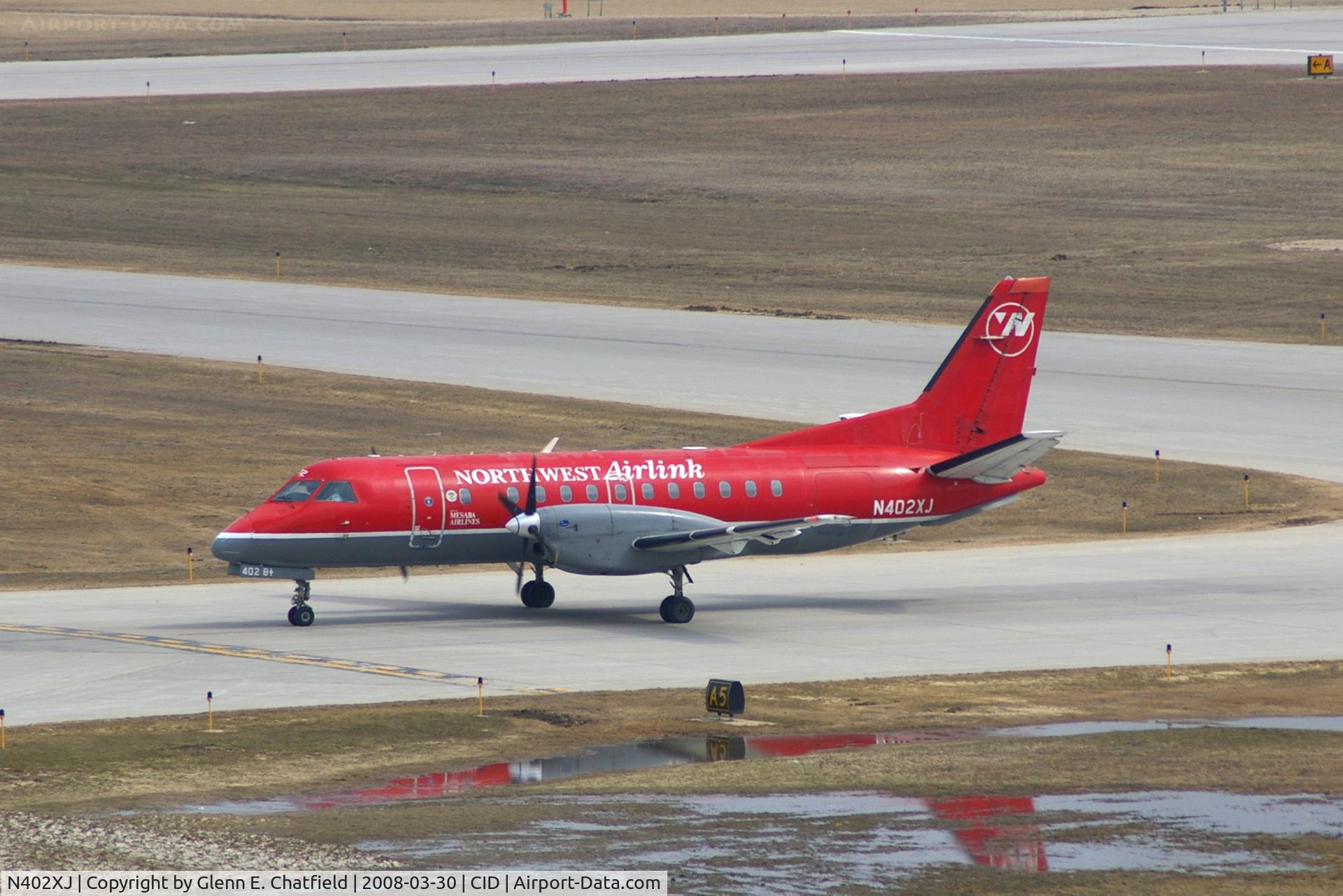 N402XJ, 1996 Saab 340B+ C/N 340B-402, Taxiing to the gate