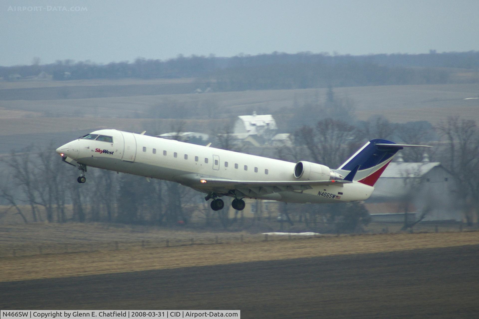 N466SW, 2003 Bombardier CRJ-200ER (CL-600-2B19) C/N 7856, Departing Runway 9 for ORD