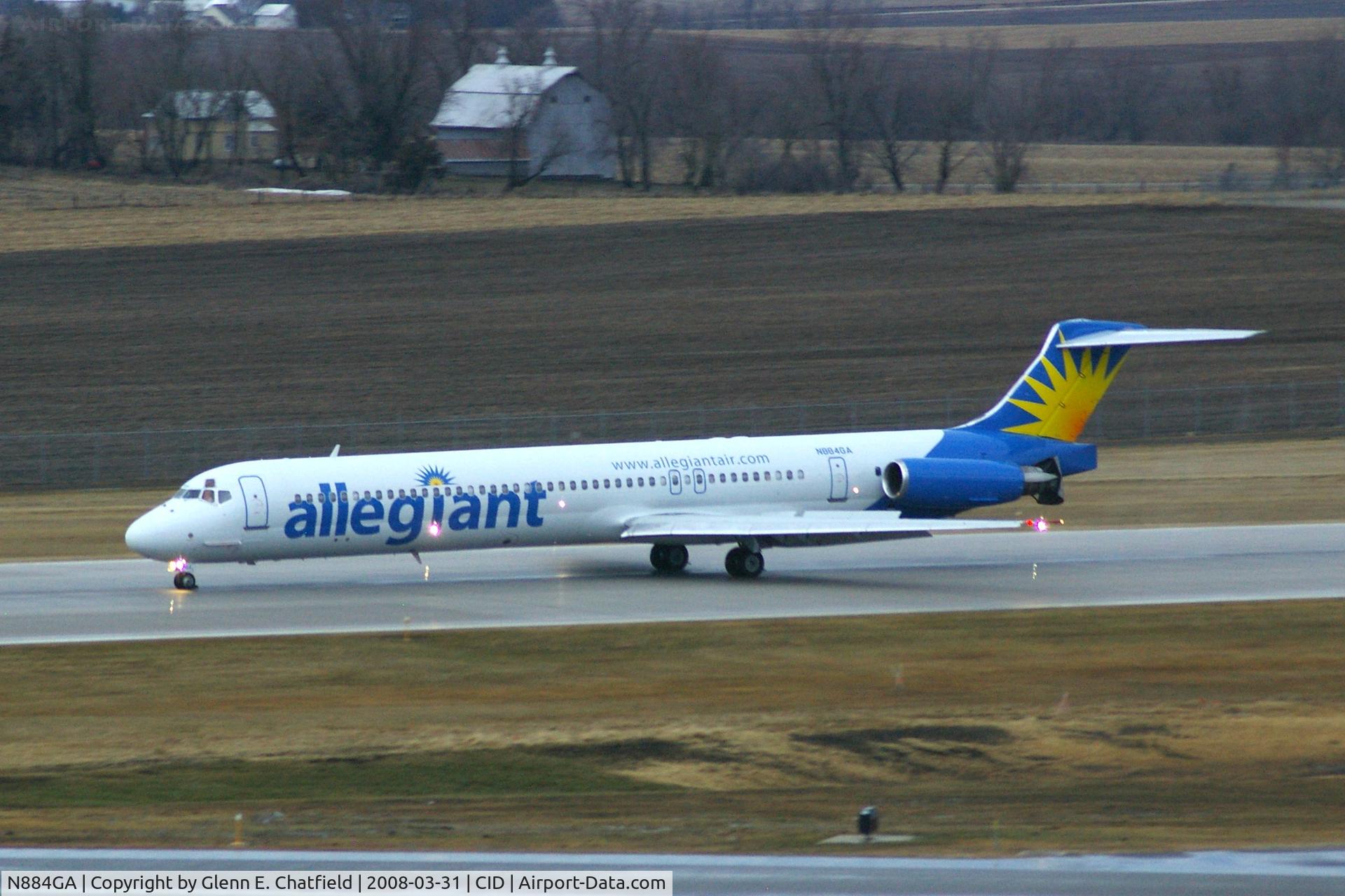 N884GA, 1987 McDonnell Douglas MD-83 (DC-9-83) C/N 49401, Arriving Runway 9