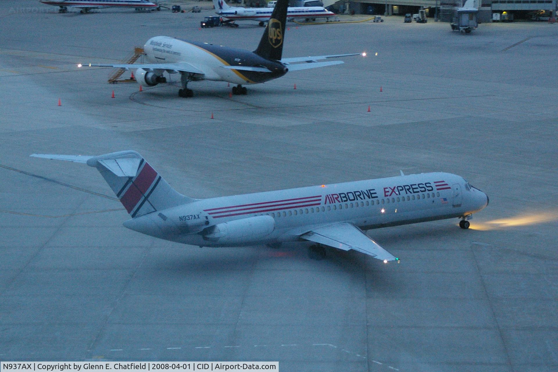 N937AX, 1968 Douglas DC-9-31 C/N 47074, ABX559 taxiing for departure to MLI at about 0650