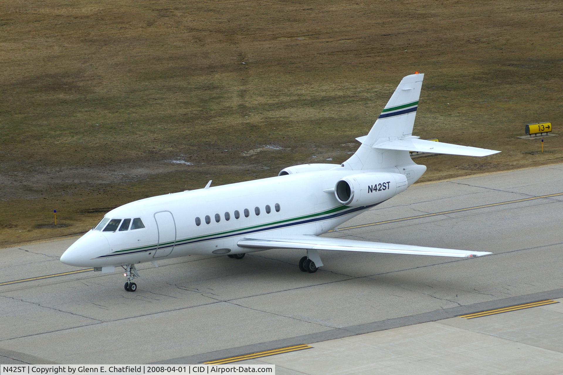 N42ST, 1996 Dassault Falcon 2000 C/N 39, Taxiing on Delta to Landmark