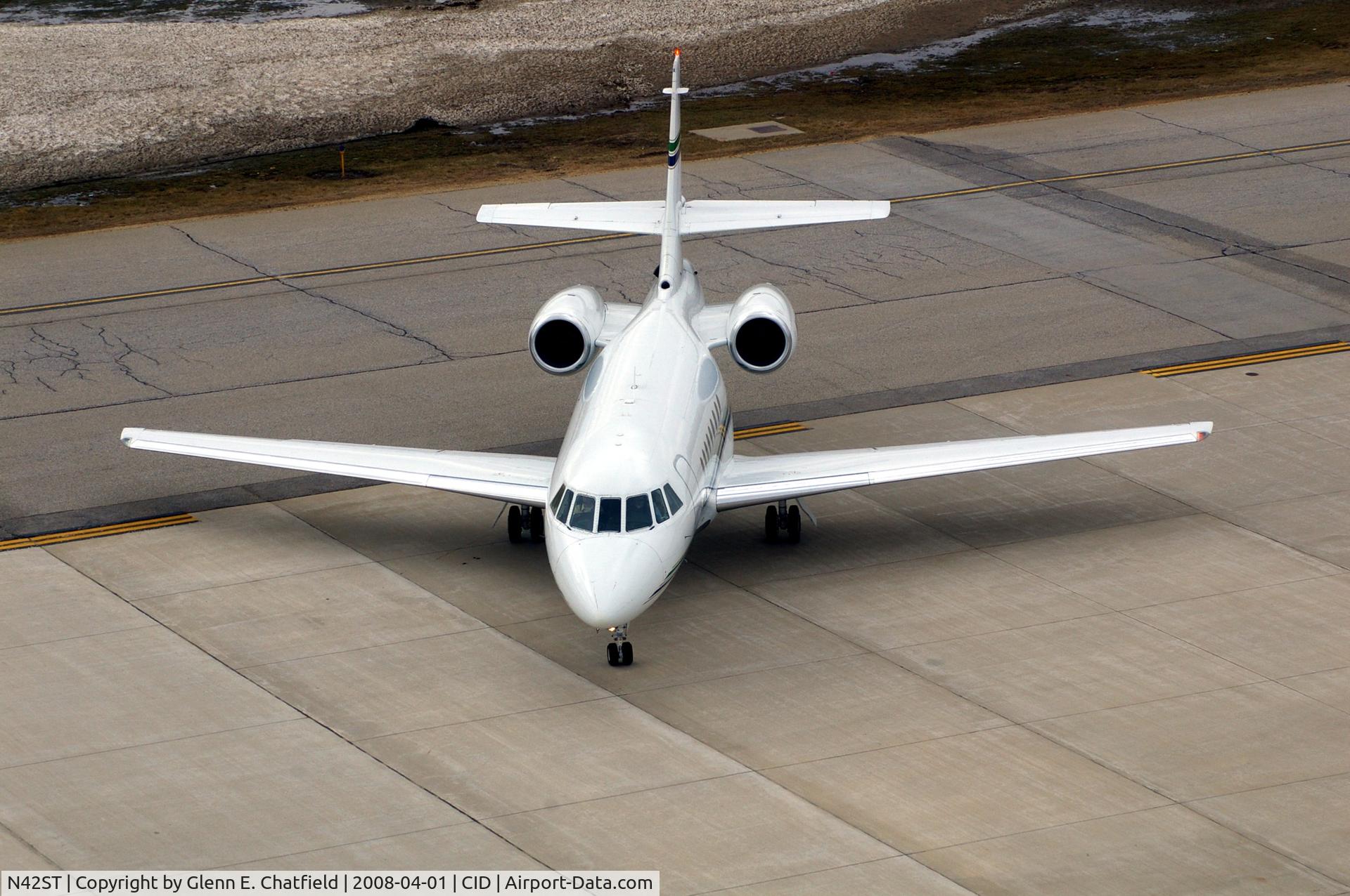 N42ST, 1996 Dassault Falcon 2000 C/N 39, Turning into the parking spot at Landmark