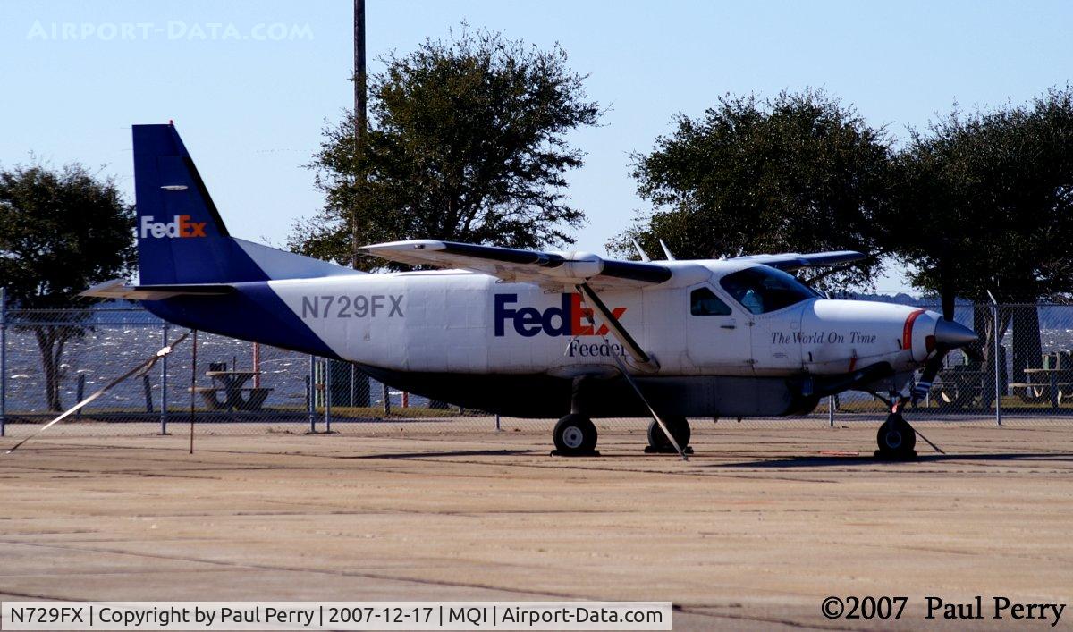 N729FX, 1995 Cessna 208B C/N 208B0474, Waiting for a load