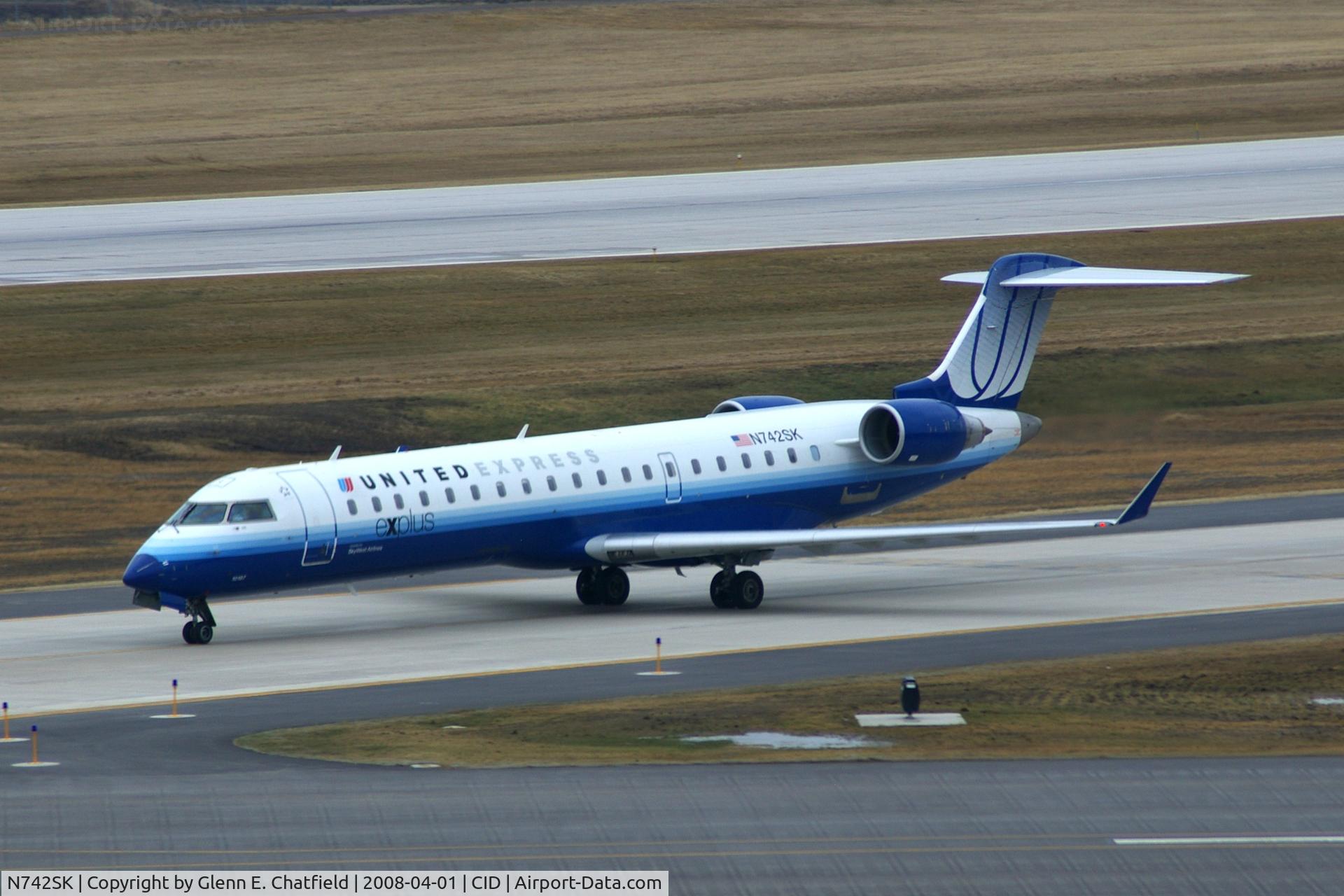N742SK, 2005 Bombardier CRJ-701 (CL-600-2C10) Regional Jet C/N 10197, About to cross Runway 13/31 on Alpha