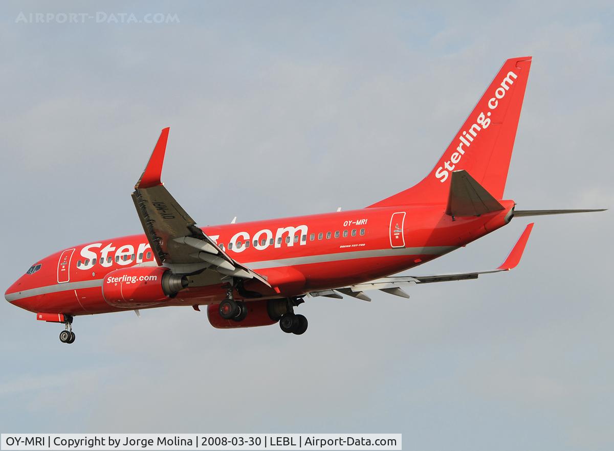 OY-MRI, 2001 Boeing 737-7L9 C/N 28014, Clear to land RWY 25R.