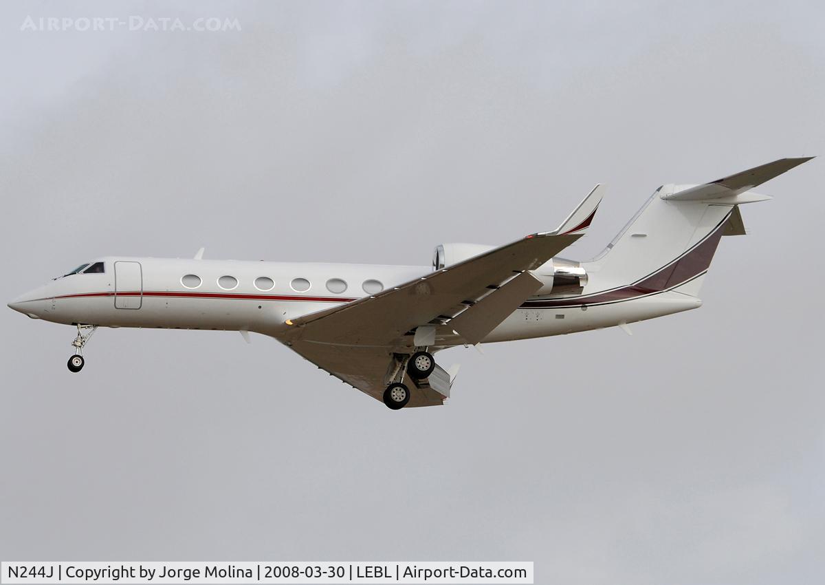 N244J, 2001 Gulfstream Aerospace G-IV C/N 1451, On short final to RWY 25R.