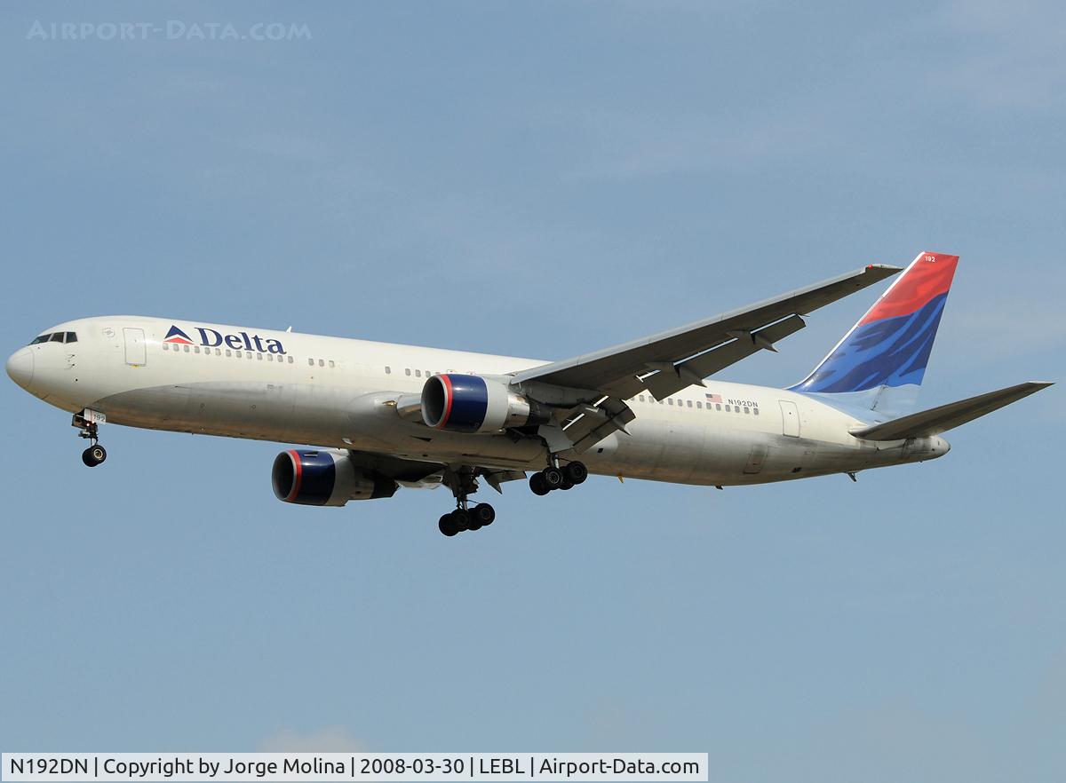 N192DN, 1997 Boeing 767-332 C/N 28449, Delta 114 arriving at LEBL.