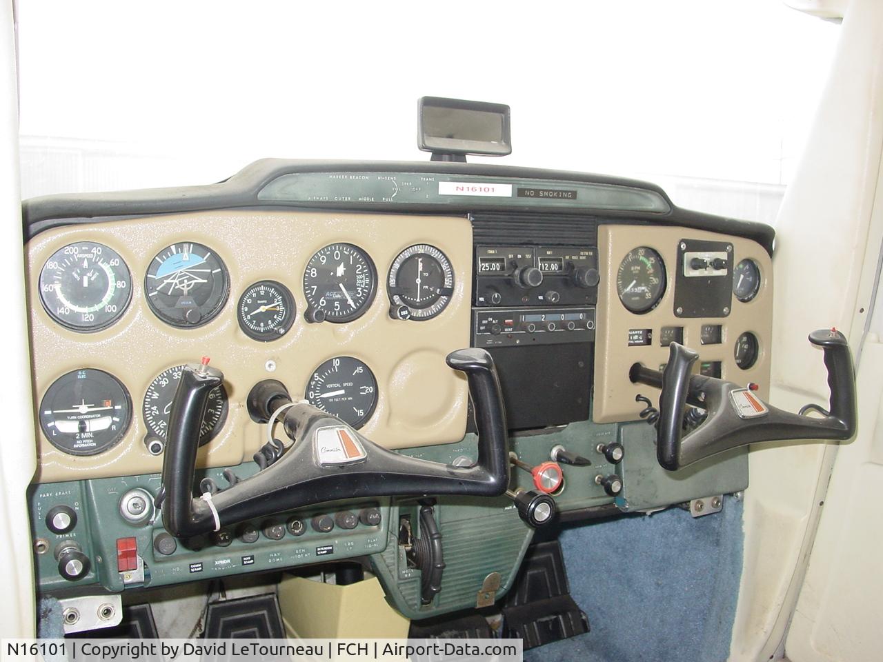 N16101, 1972 Cessna 150L C/N 15073477, Inside View