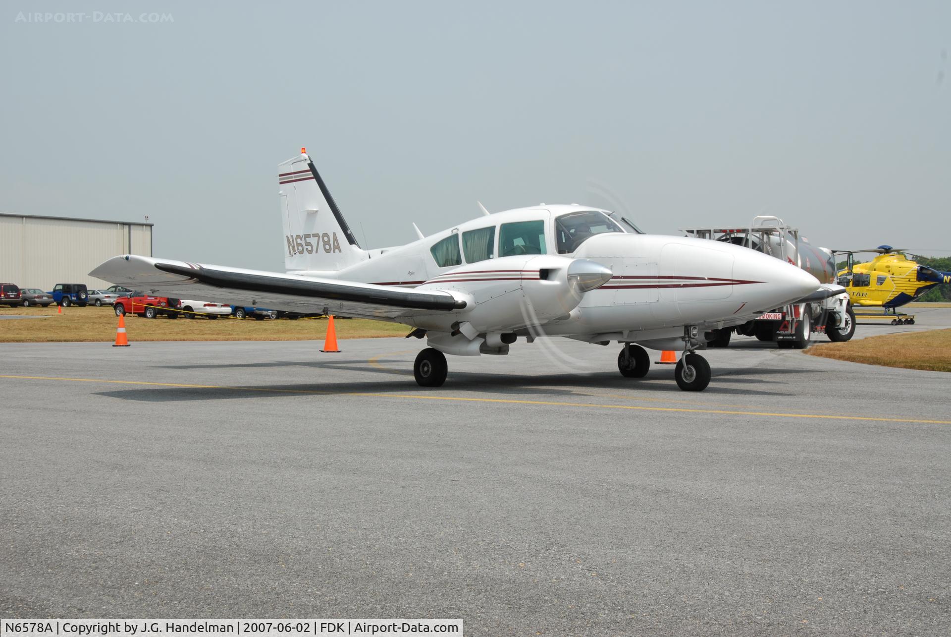 N6578A, 1978 Piper PA-23-250 C/N 27-7954013, running up at AOPA FlyIn at FDK