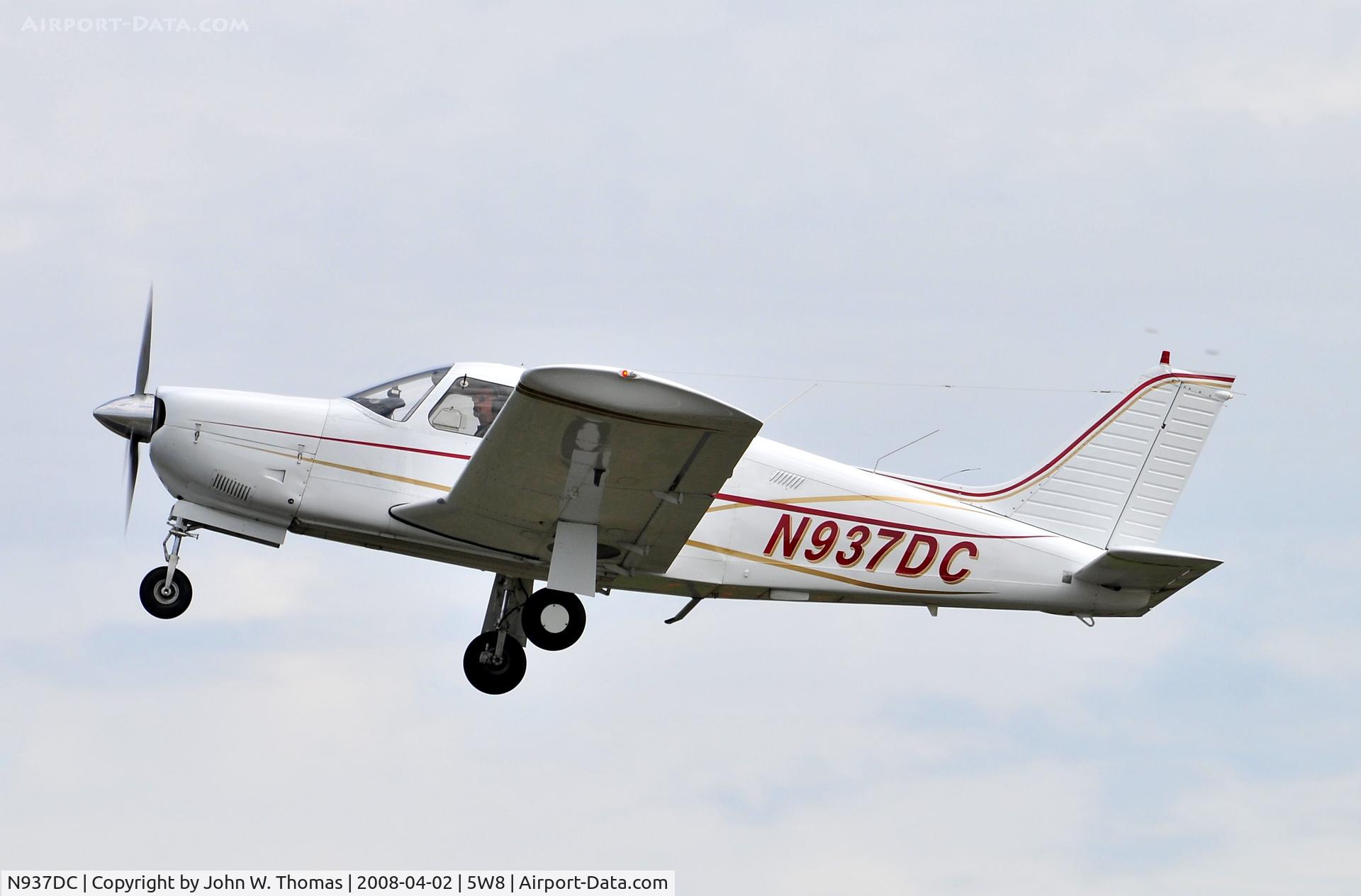 N937DC, 1976 Piper PA-28R-200 C/N 28R-7635180, Departing