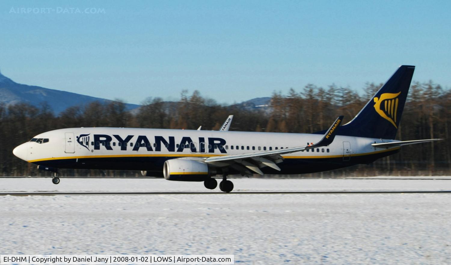 EI-DHM, 2005 Boeing 737-8AS C/N 33821, Landing