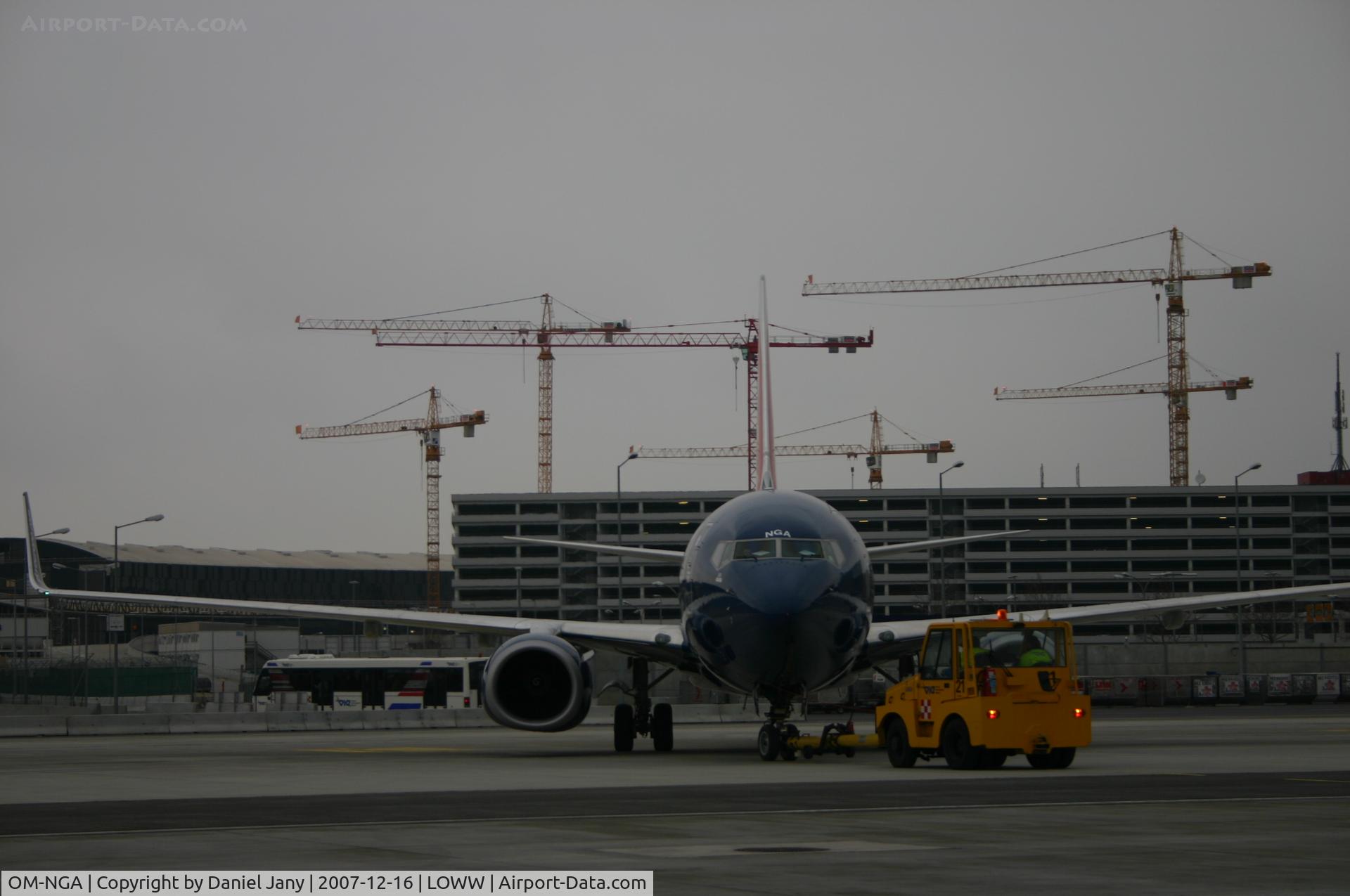 OM-NGA, 2006 Boeing 737-76N C/N 32684, Pushback