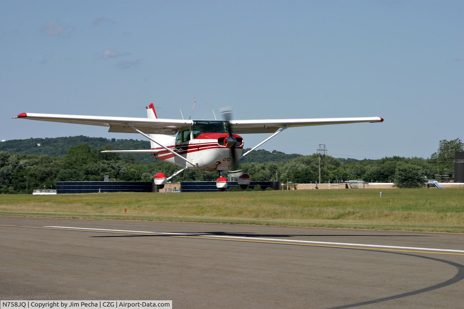 N758JQ, 1979 Cessna R172K Hawk XP C/N R1723136, On Final