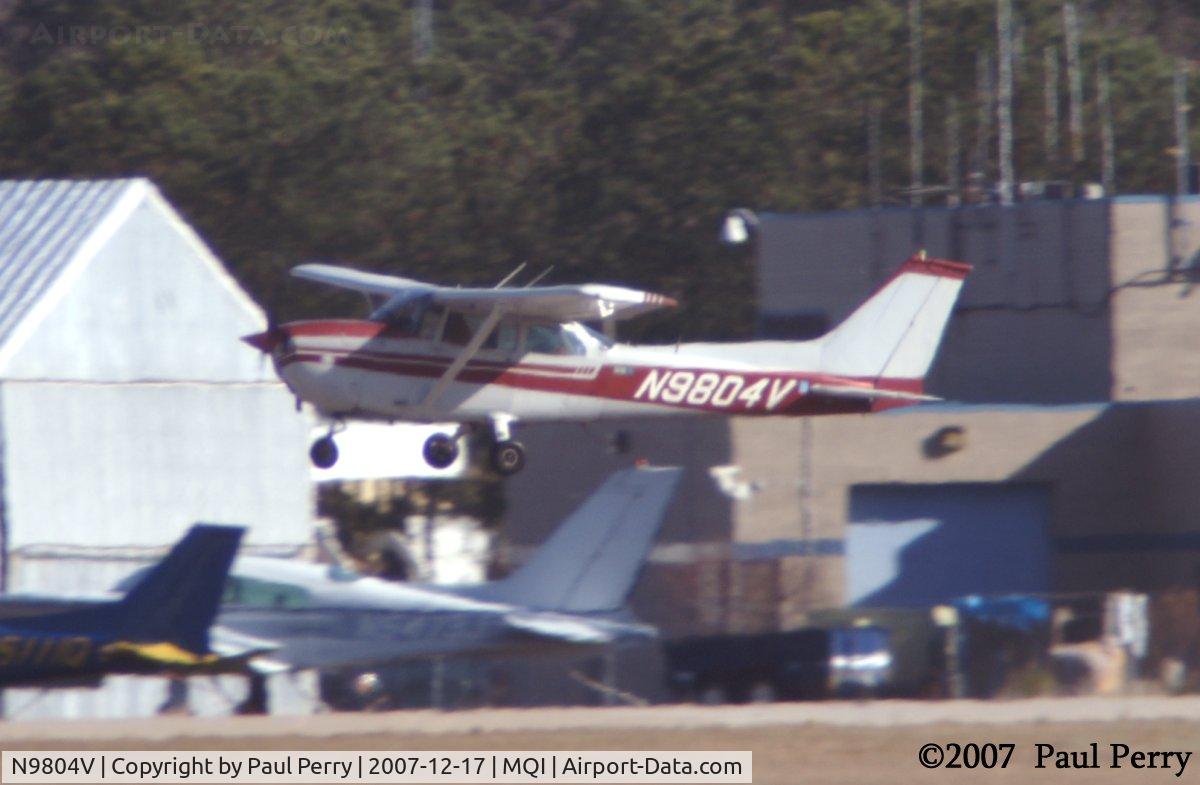 N9804V, 1974 Cessna 172M C/N 17264510, Shooting some touch-and-gos