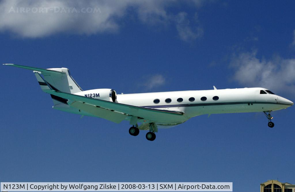 N123M, 2002 Gulfstream Aerospace G-V C/N 667, visitor