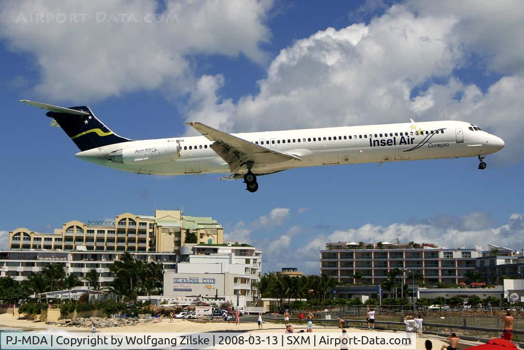 PJ-MDA, 1987 McDonnell Douglas MD-83 (DC-9-83) C/N 49449, visitor