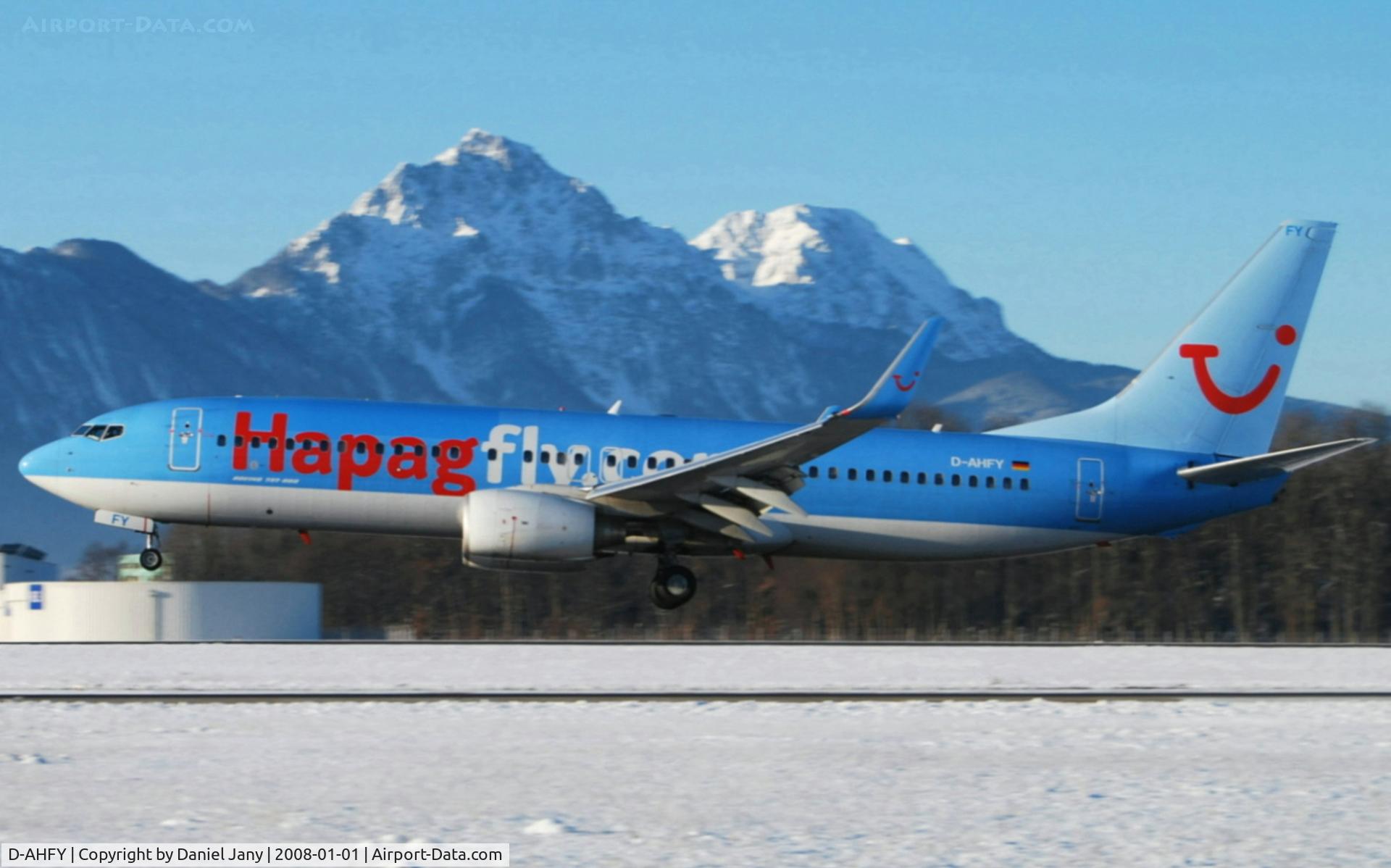D-AHFY, 2001 Boeing 737-8K5 C/N 30417, Befor landing