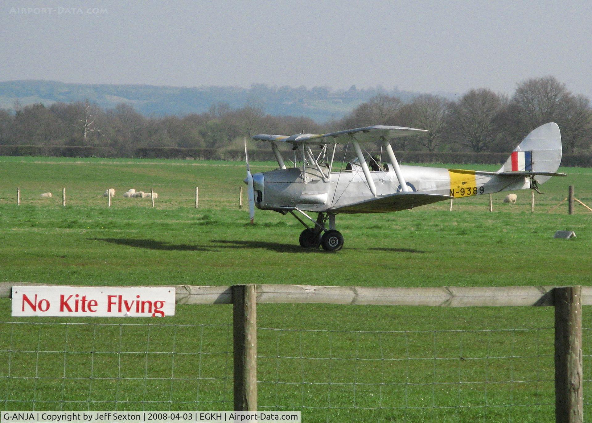 G-ANJA, 1939 De Havilland DH-82A Tiger Moth II C/N 82459, Take-off from Lashenden/Headcorn