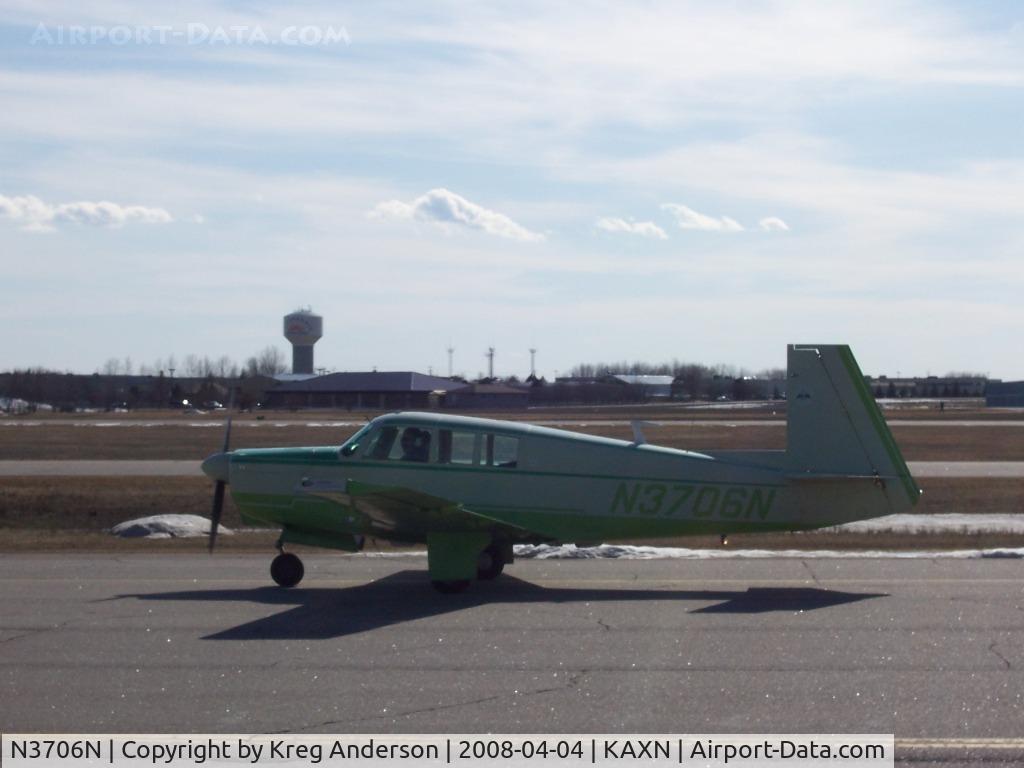 N3706N, 1967 Mooney M-20G Statesman C/N 680044, Taxiing.