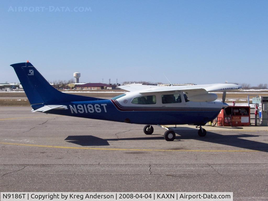 N9186T, 1977 Cessna T210M Turbo Centurion C/N 21062227, Ready for fuel.