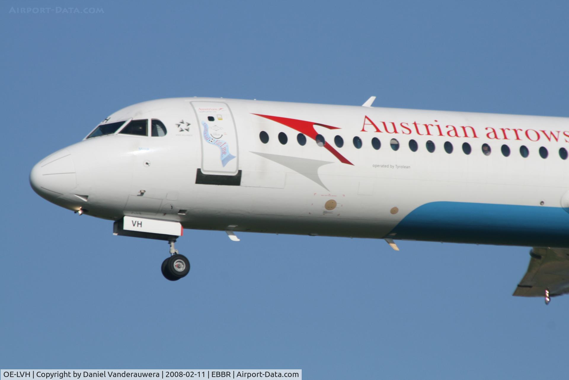 OE-LVH, 1993 Fokker 100 (F-28-0100) C/N 11456, arrival of flight OS367 to rwy 25L