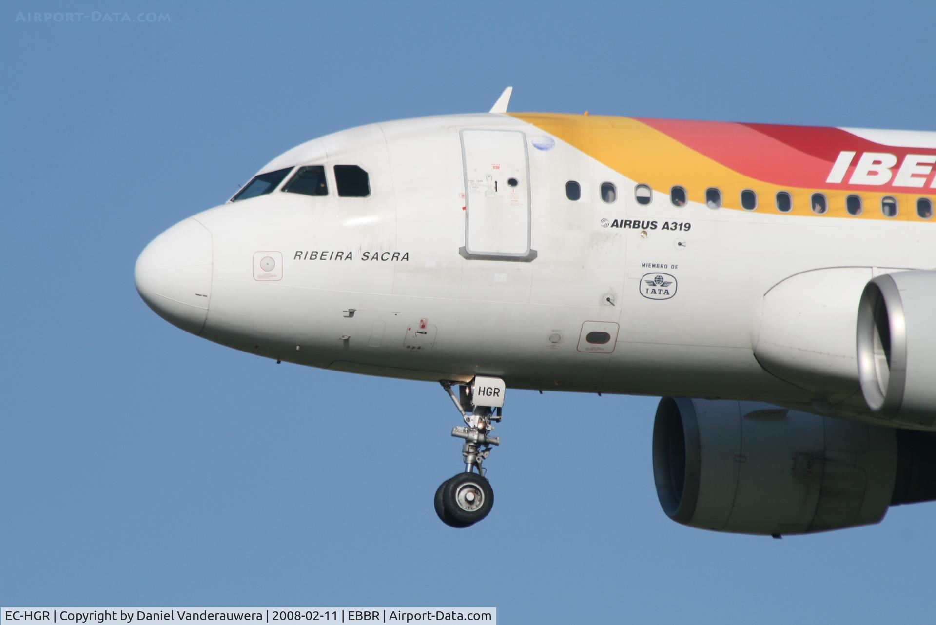 EC-HGR, 1999 Airbus A319-111 C/N 1154, arrival of flight IB3202 to rwy 25L