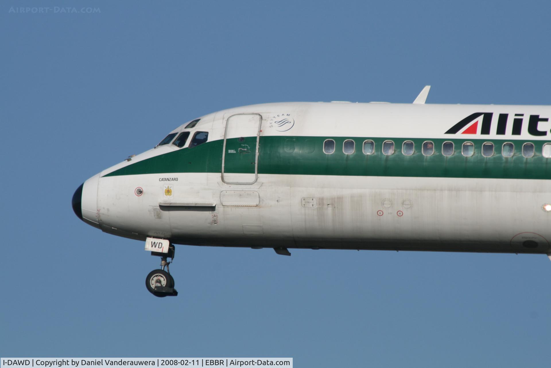 I-DAWD, 1984 McDonnell Douglas MD-82 (DC-9-82) C/N 49199, flight AZ146 is descending to rwy 25L